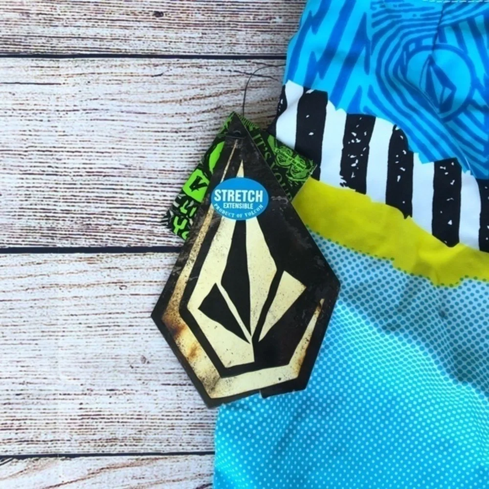 VOLCOM Youth/boys swimming Board Shorts